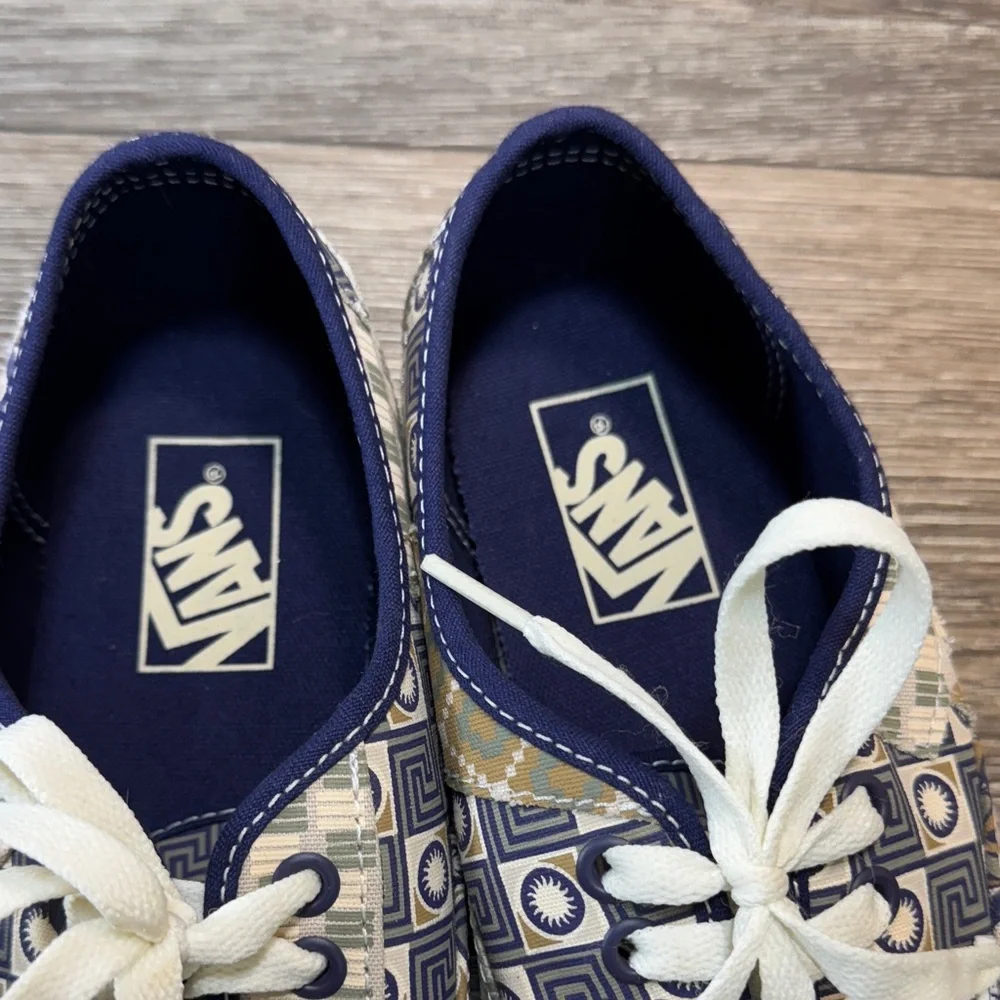 Vans Blue and tan Patterned Sneakers men’s 8.5 (s51)